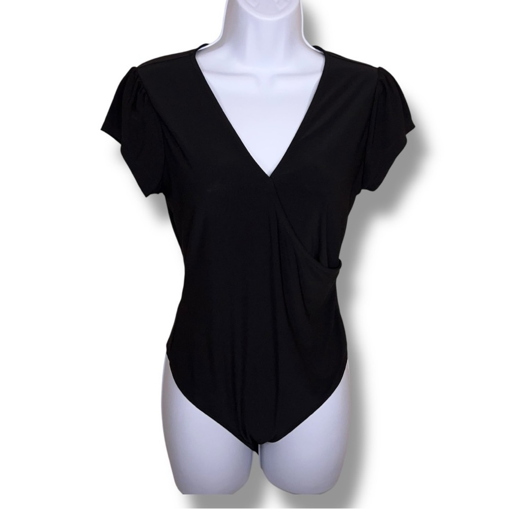 Small Meraki Black Short Sleeve Bodysuit Vneck Stretch Thong Style Snap Closure
